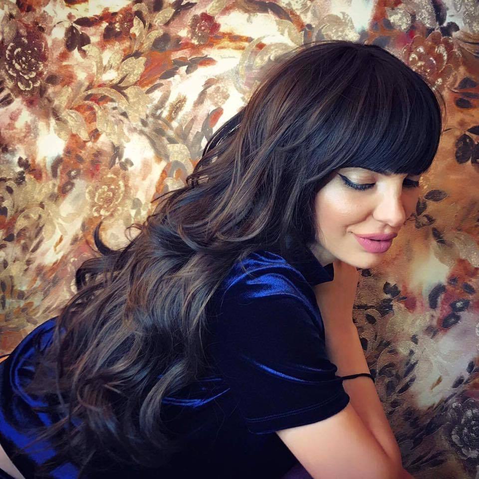 Andreea Tonciu şi-a schimbat look-ul.