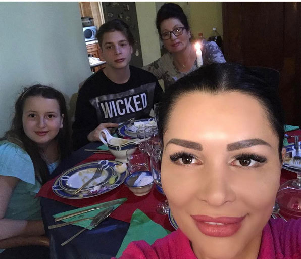 Brigitte petrece sărbătorile de Paşte alături de cei dragi şi departe de Ilie Năstase