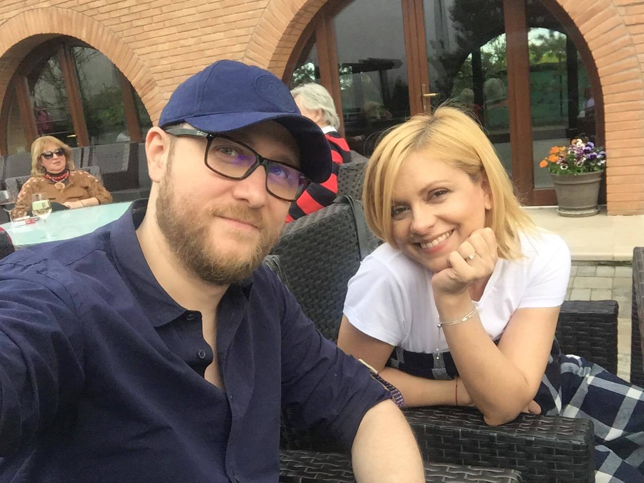 Simona Gherghe s-a pozat cu iubitul de Paşte.