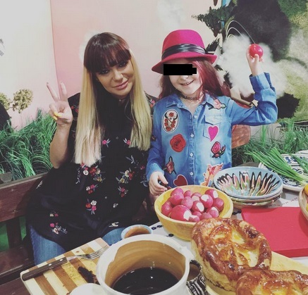 Andreea Antonescu i-a dat voie fiicei sale să-şi vopsească părul roşcat