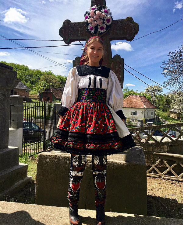 Corina Bud s-a pozat lângă o biserică din Satu Mare 