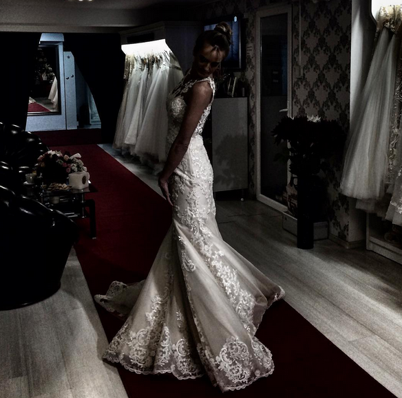 Diana Munteanu a îmbrăcat rochia de mireasă