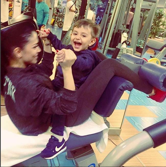 Andreea Mantea, antrenament cu băieţelul ei David la sală