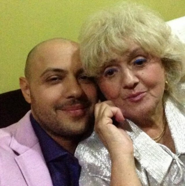 Mihai Mitoşeru şi mama lui, Camelia