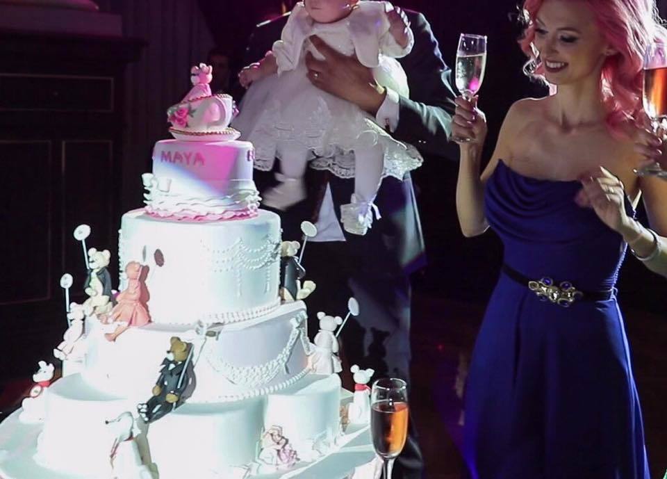 Aşa a arătat tortul Ellei.