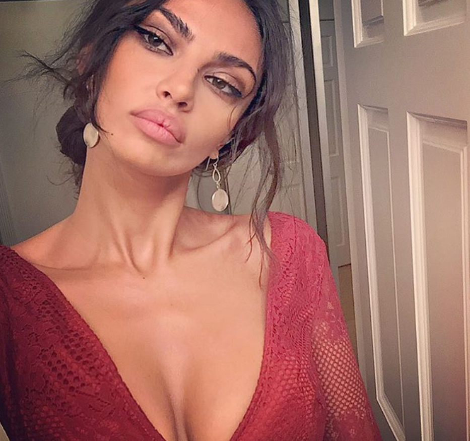 Mădălina Ghenea a apărut cu un decolteu adânc la o lună de când a născut-o pe fetiţa ei