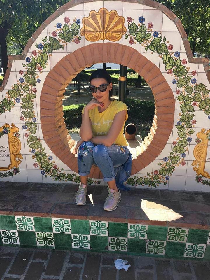 Mesajul de pe tricou a dat-o de gol pe Lavinia.