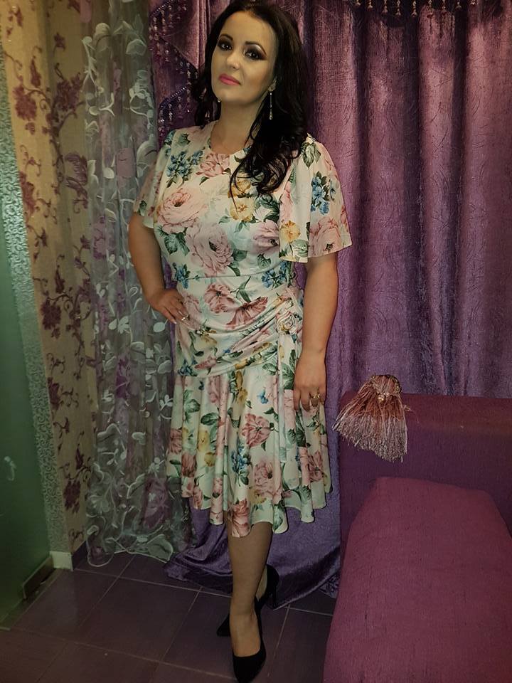 Silvana Rîciu le-a arătat tuturor rochia Ilenei Ciuculete, pe care a primit-o de la Cornel Galeş la parastasul cântăreţei