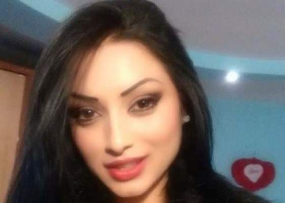 Mădălina se roagă pentru colega ei