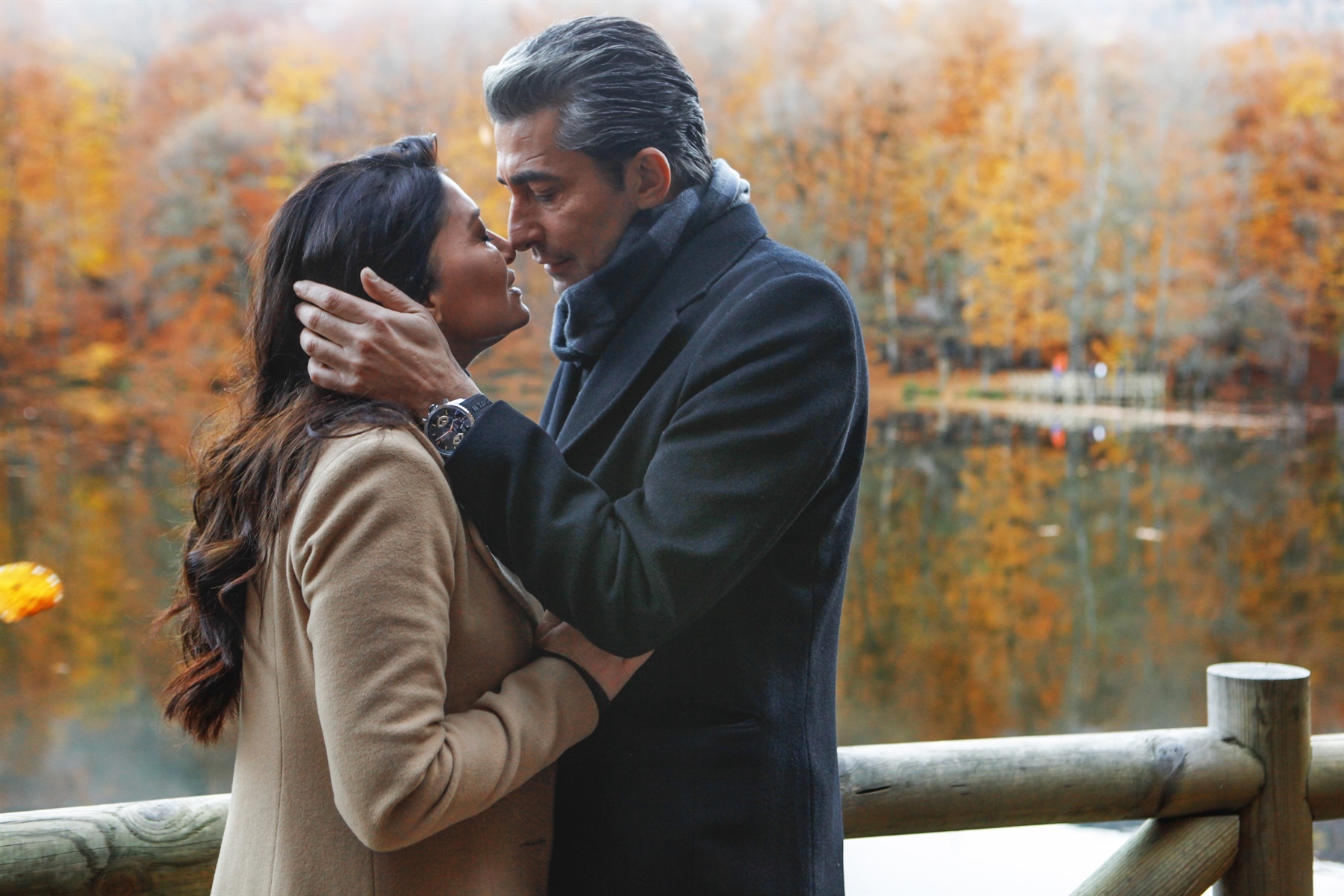 Erkan Petekkaya a început să refuze filmarea oricărei scene romantice alături de colega lui, Nurgül Yeşilçay, stârnind şi nemulţumirea fanilor