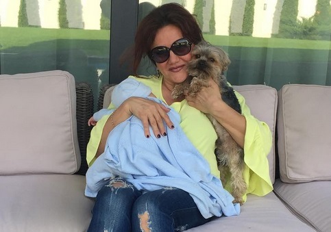 Mariana Bachici, soacra lui Adi Mutu, în braţe cu fiul acestuia