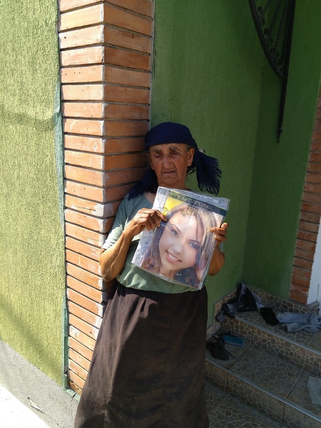 Bunica Denisei Manelista, Ana (Sursă foto: wowbiz.ro)