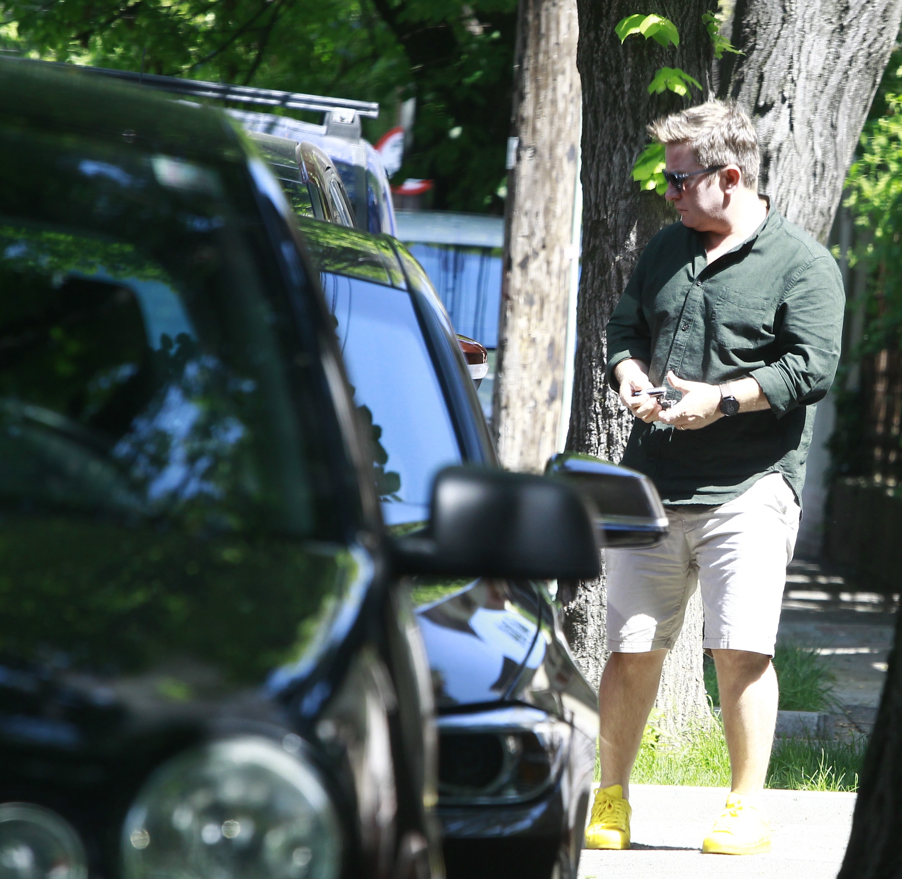 După ce a parcat maşina, Pavel Bartoş a poposit lângă ea pentru a o admira