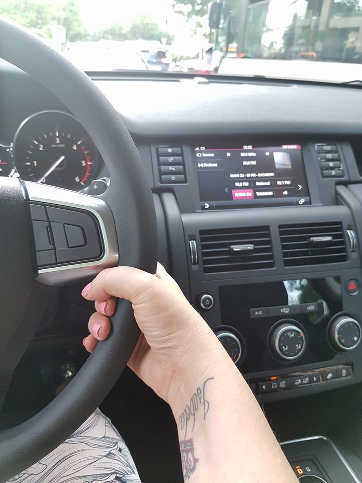 Oana Roman le-a arătat tuturor noua maşină