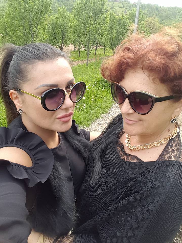 Bianca Rus, alături de mama ei.