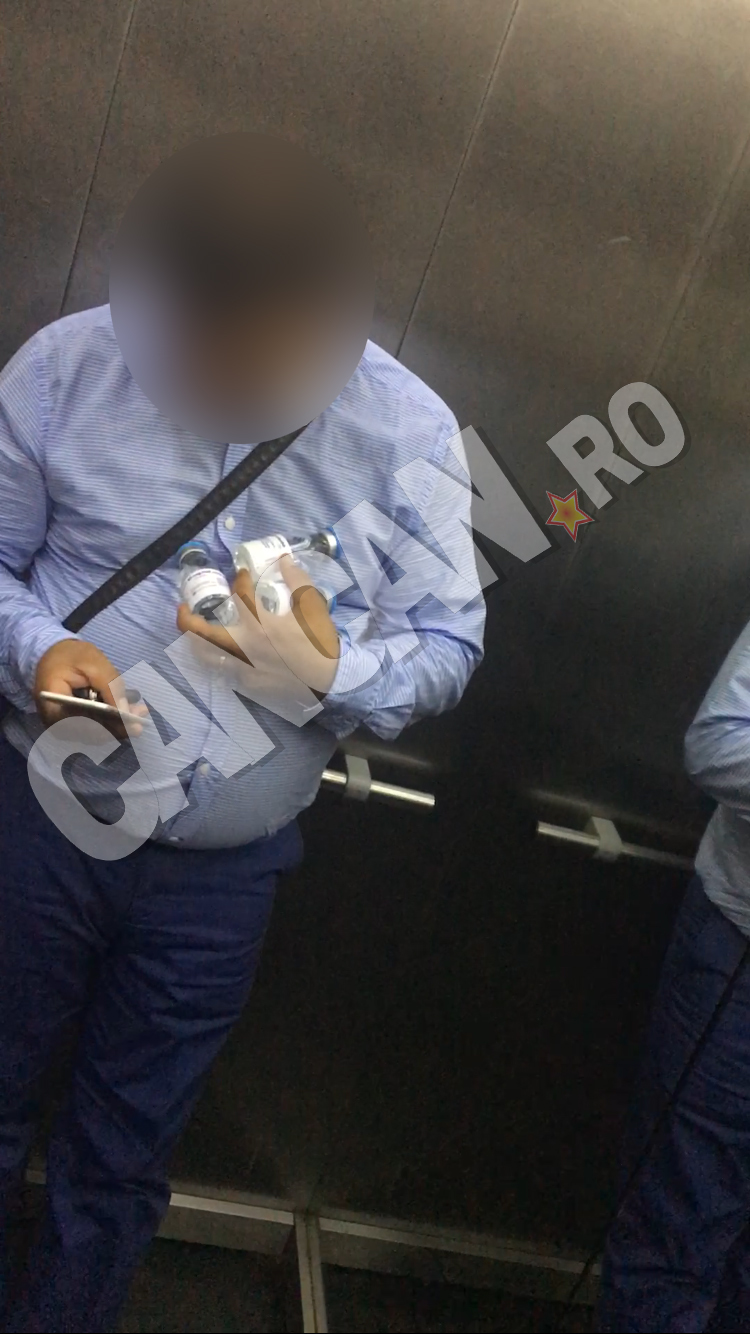 Un apropiat al Denisei, fotografiat în lift în timp ce transporta fiole de albumină umană, o substanţă ce se administrează persoanelor cărora le-a cedat ficatul!