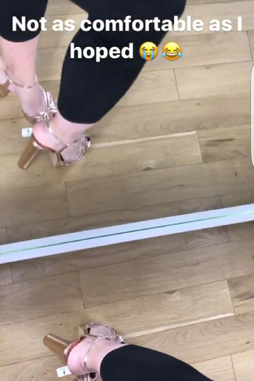 Marina Dina nu se simte prea confortabil în pantofii pe care i-a cumpărat pentru botez