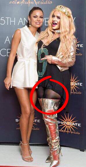 Anda Adam s-a îndrăgostit de ţinuta asta şi o poartă peste tot