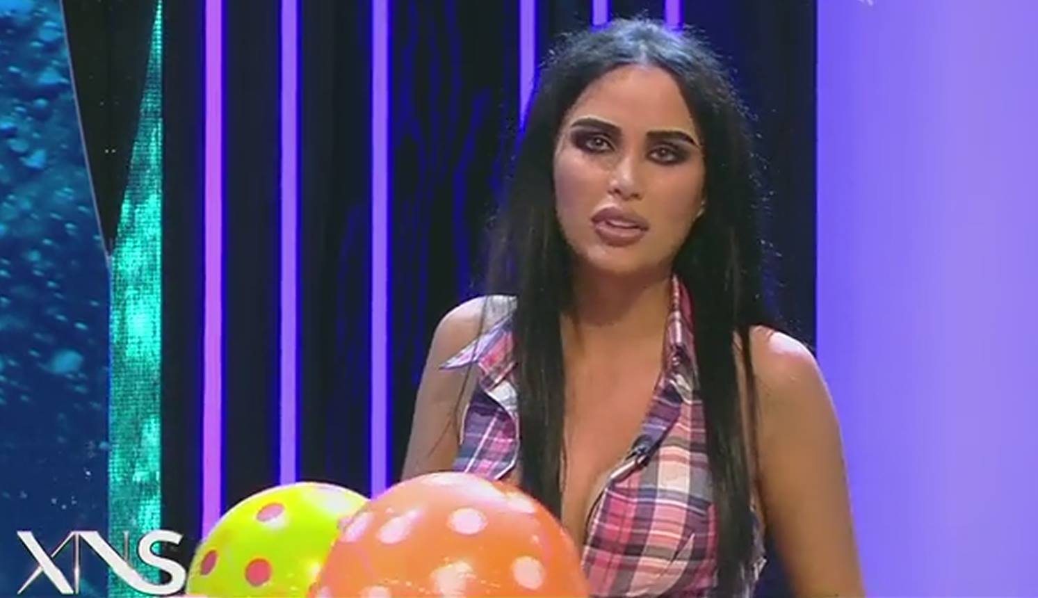 În această seară, Daniela Crudu a revenit în platoul emisiunii lui Capatos, după ce s-a spus că îşi dă demisia