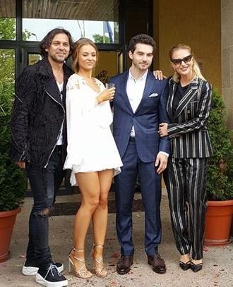 Delia şi Răzan sunt naşii.