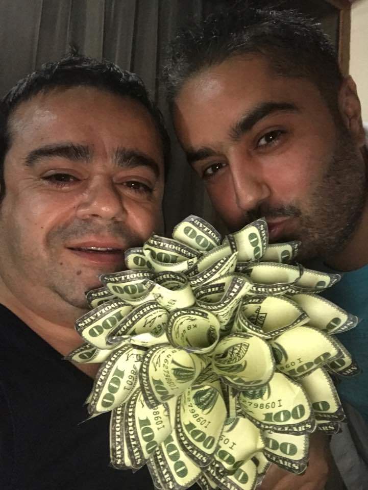 Poza postată de Adrian Minune pe contul personal de socializare i-a deranjat pe foarte mulţi prieteni virtuali