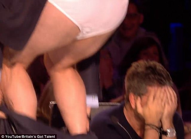 David Walliams şi-a arătat fundul în direct.