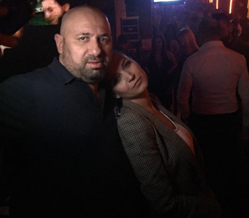 Cătălin Scărlătescu, alături de Carmen Istrate, o foarte bună prietenă.