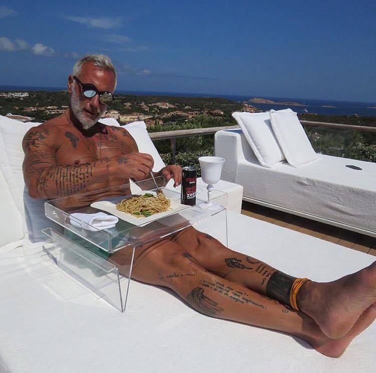 Cel mai spectaculos miliardar al momentului trăieşte fiecare zi de parcă ar fi ultima