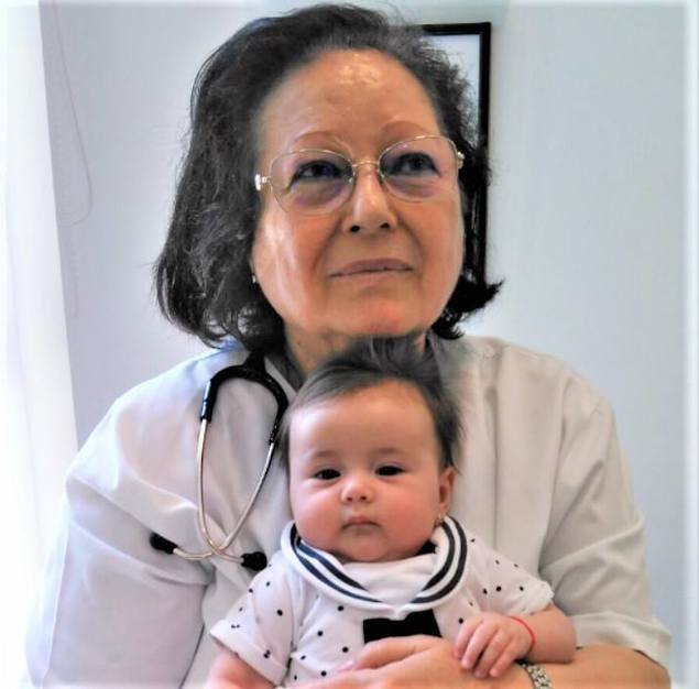 Micuţa Anais se simte foarte bine graţie medicului Mihaela Cristescu