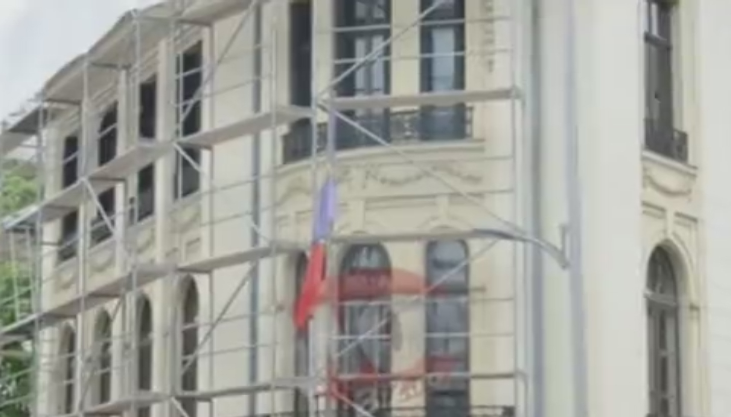 Vila se află pe bulevardul Dacia.