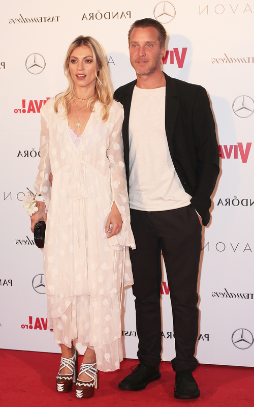 Sorina şi Mikael Fredholm, unul dintre cuplurile cel mai bine îmbrăcate din showbiz-ul nostru