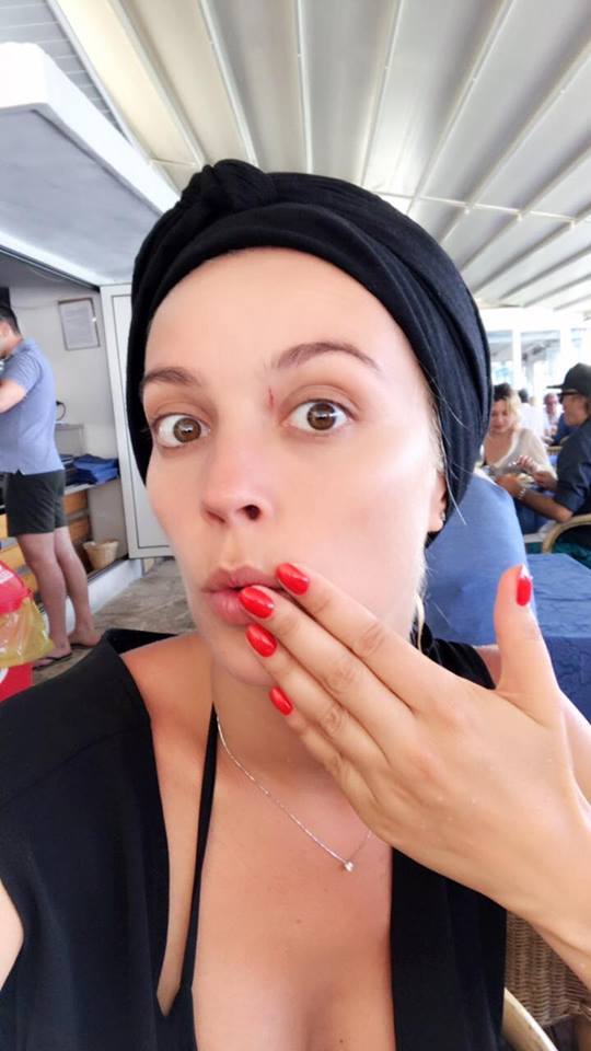 Diana Dumitrescu s-a accidentat în timp ce a sărit de pe o stâncă.