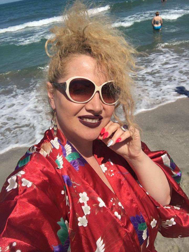 Oana Lis a apărut în kimono la plajă