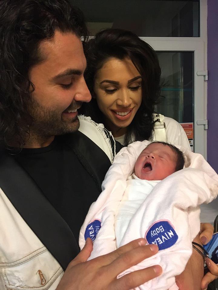 Raluca şi Pepe sunt extrem de fericiţi după ce s-a născut nepoţelul lor