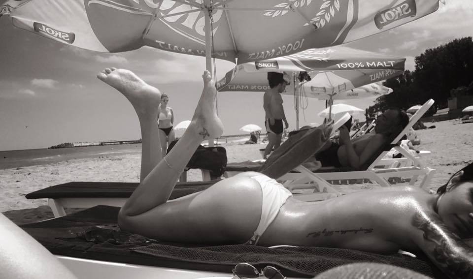 Diana de la ”Insula iubirii” s-a lăsat pozată fără sutien