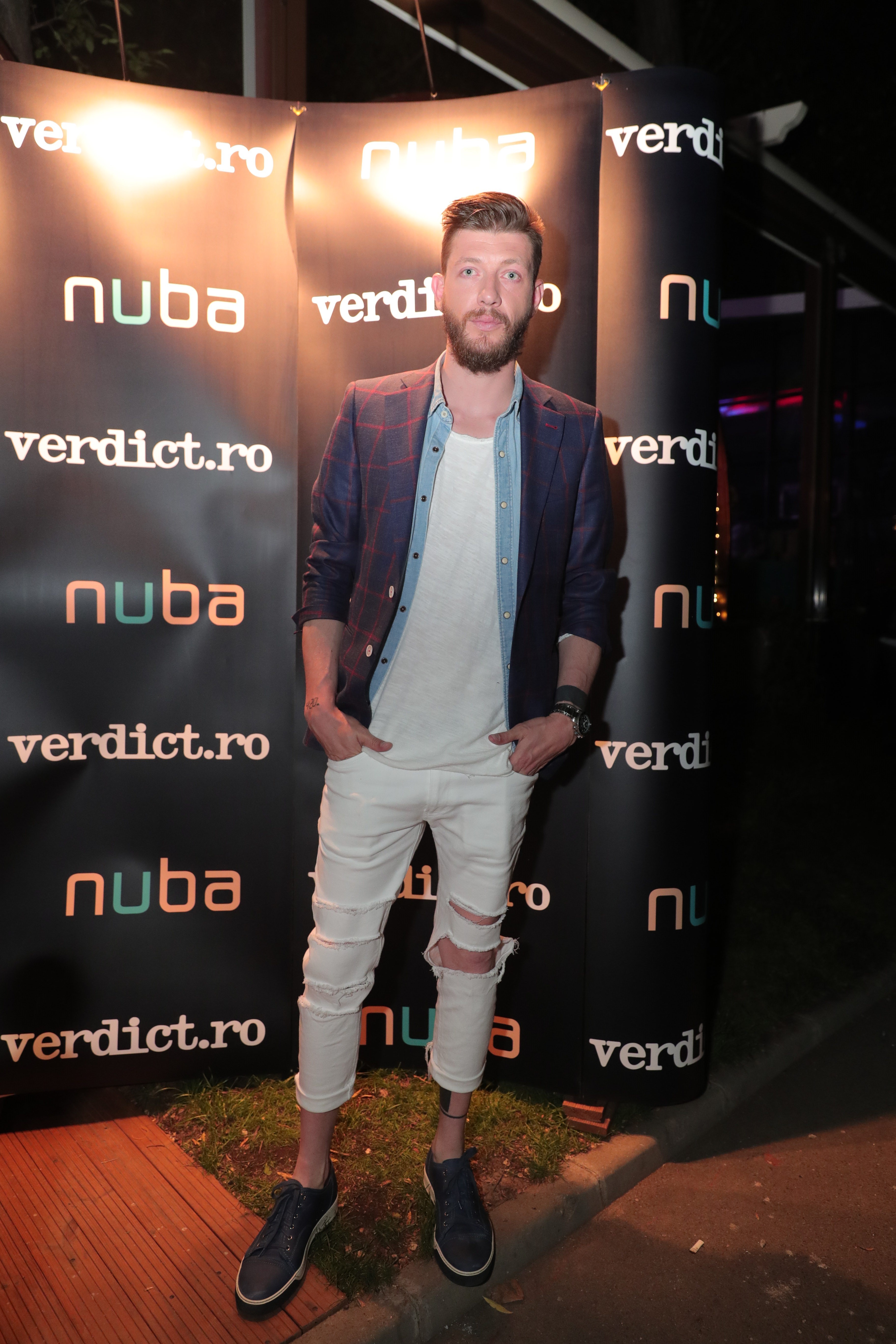 Dinte a fost ameninţat de fiul temutului Şefu', care a spumegat de furie din cauza geloziei