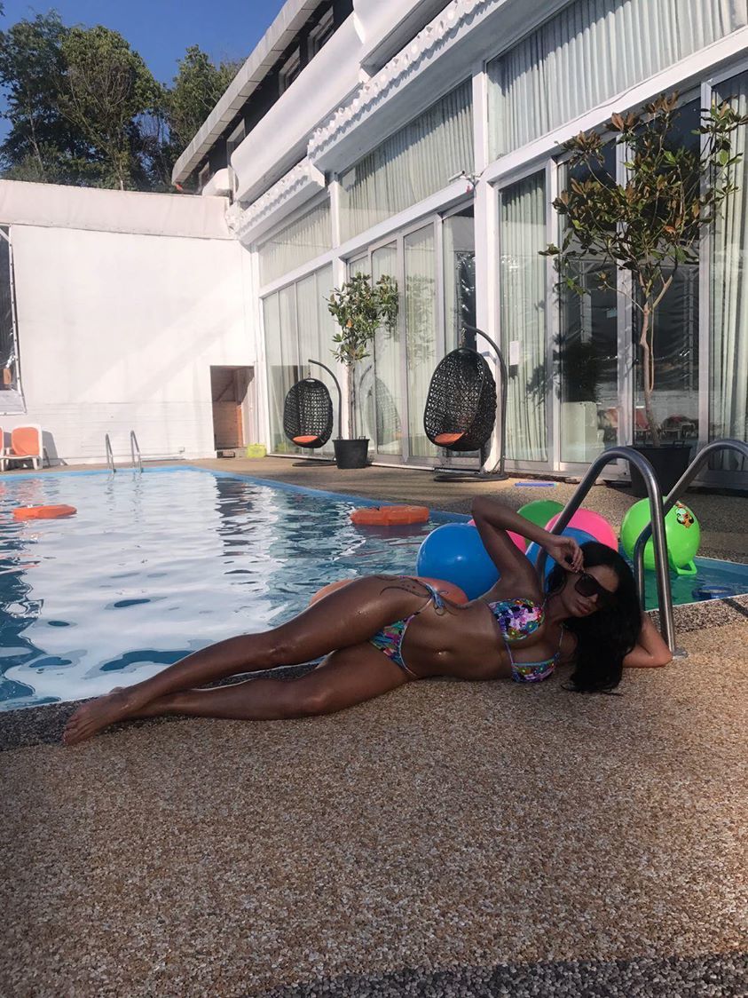 Recent, Renata s-a pozat aproape goală, iar acum şi-a operat buzele