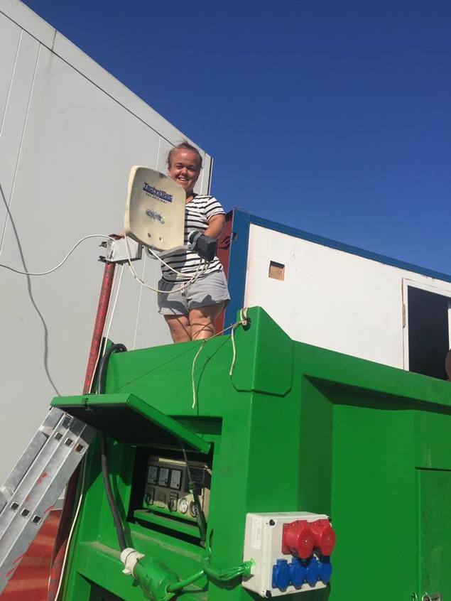 Mădălina, văduva Piticului Colorado, zâmbeşte din nou după clipele grele prin care a trecut