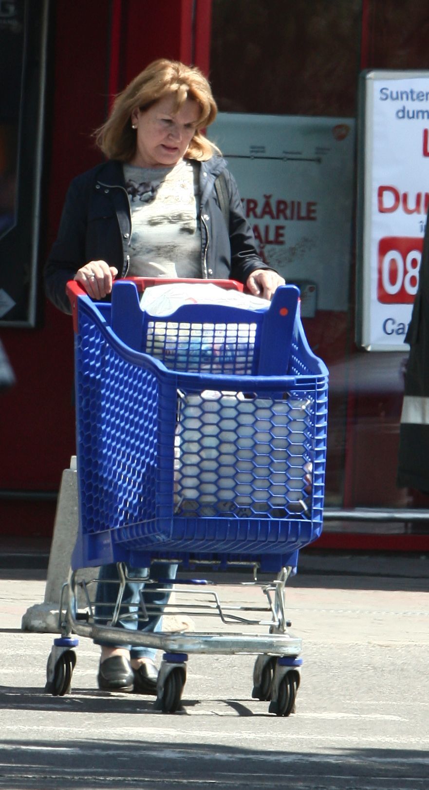 Recent, fosta Primă Doamnă, a aplicat aceeaşi metodă care a consacrat-o: cumpărături fără urmă de SPP-ist prin preajmă!