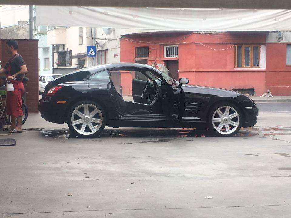 Oana Lis îşi vinde maşina.