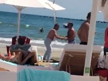 Patronul FCSB şi Iulian Mavlea (dreapta) au încins o trântă... prietenească