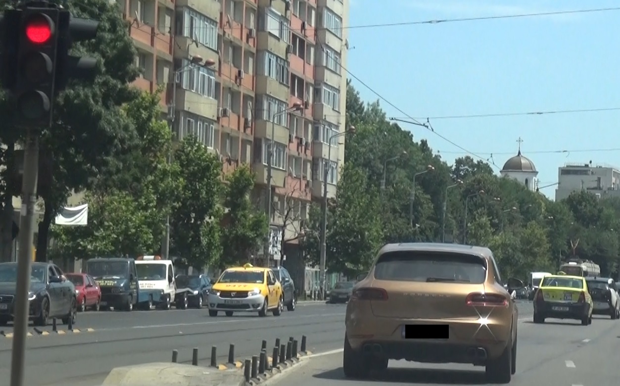 Diana Videanu şi soţul ei încalcă regulile de circulaţie