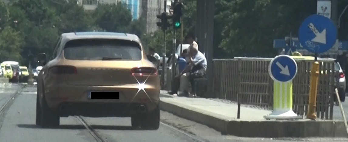 Diana Videanu şi soţul ei încalcă regulile de circulaţie