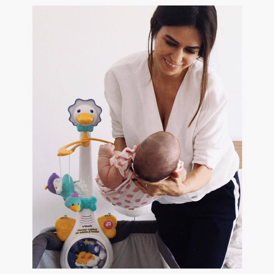 Diana Bart a devenit şi ea mămică pentru prima oară