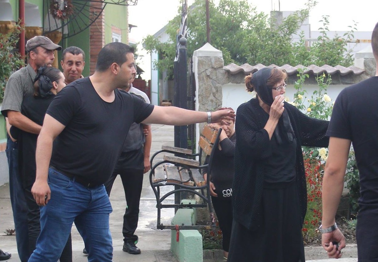 Mama Denisei, sfâşiată de durere din cauza morţii artistei