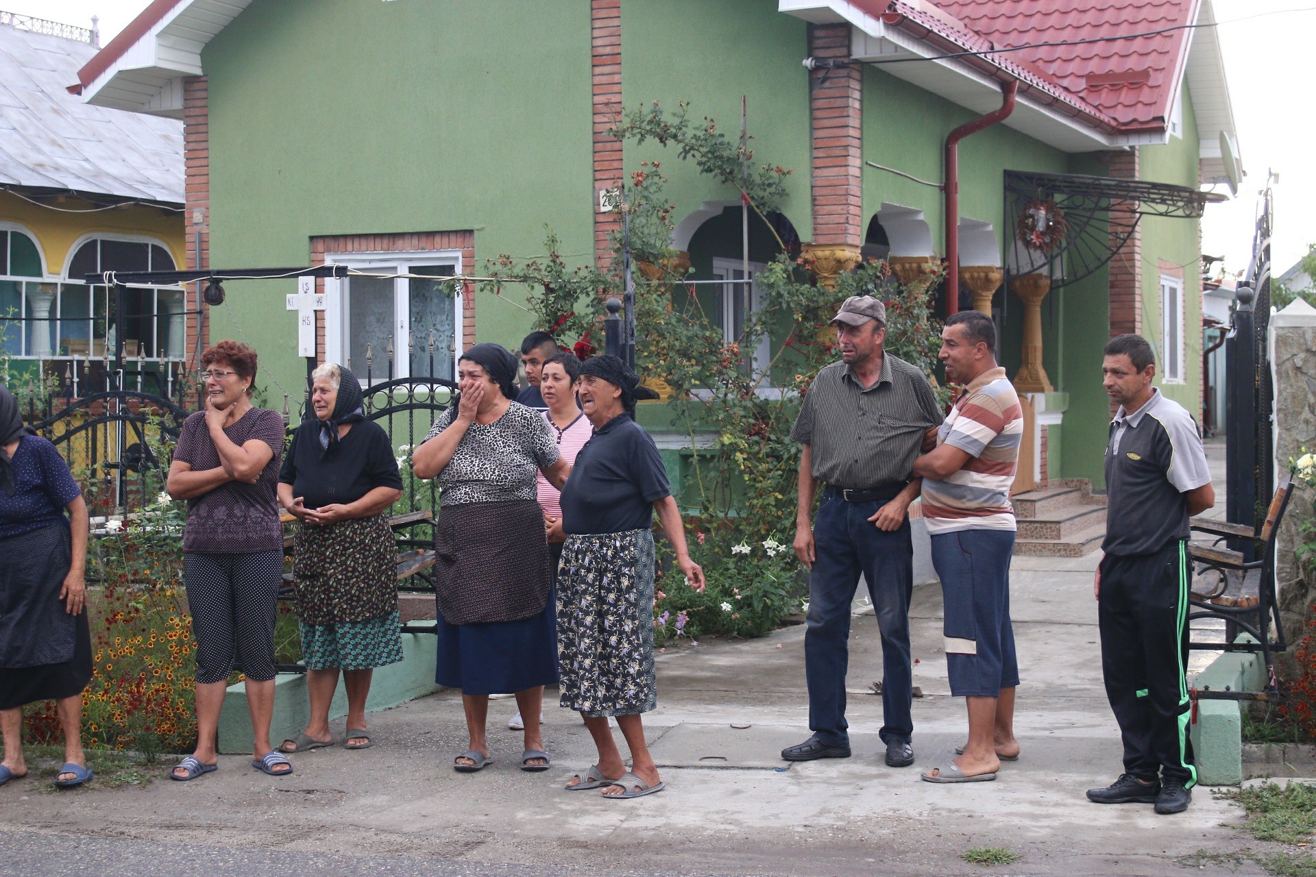 Bunica Denisei, ţipete de durere