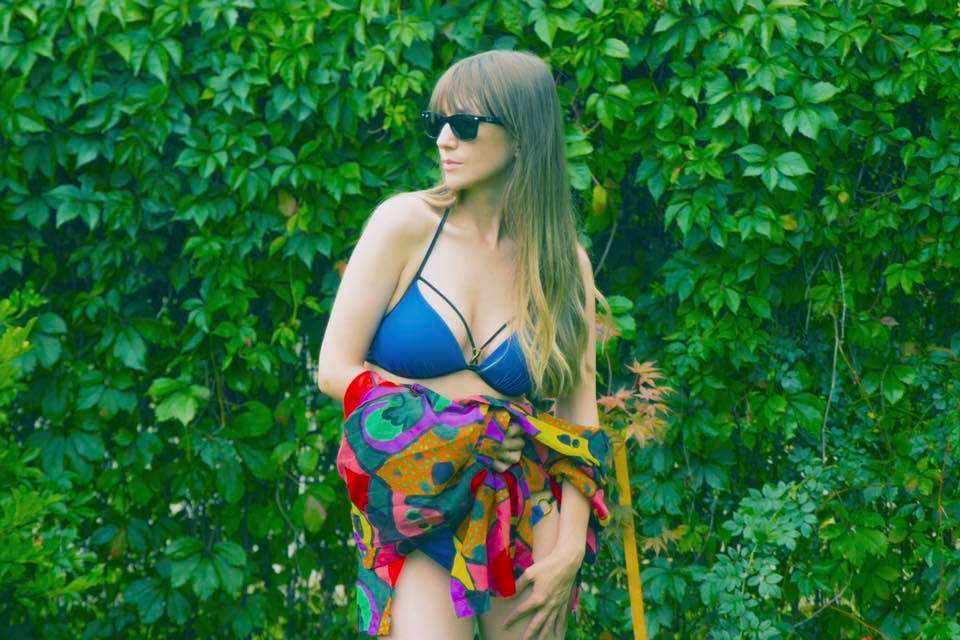 Adela Popescu, prima imagine în costum de baie, după ce a născut.