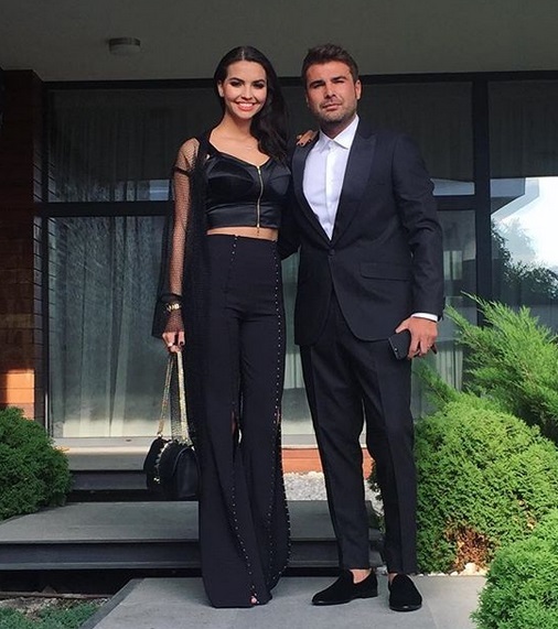 Sandra Mutu şi-a etalat abdomenul la numai trei luni de la naşterea fiului ei, Tiago