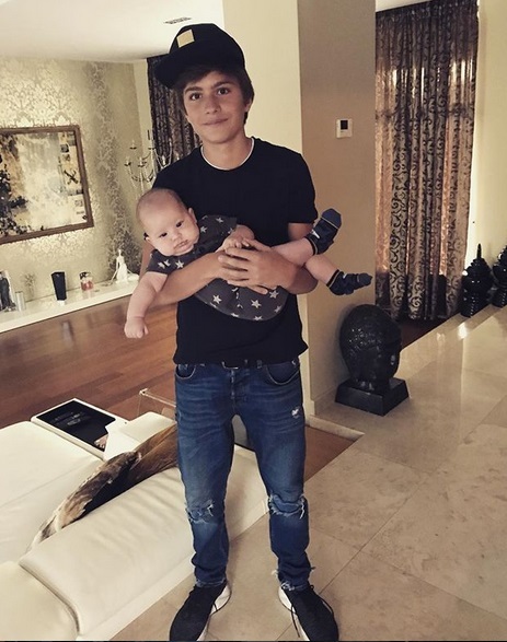 Adrian Mutu l-a adus pe Mario să-şi cunoască frăţiorul