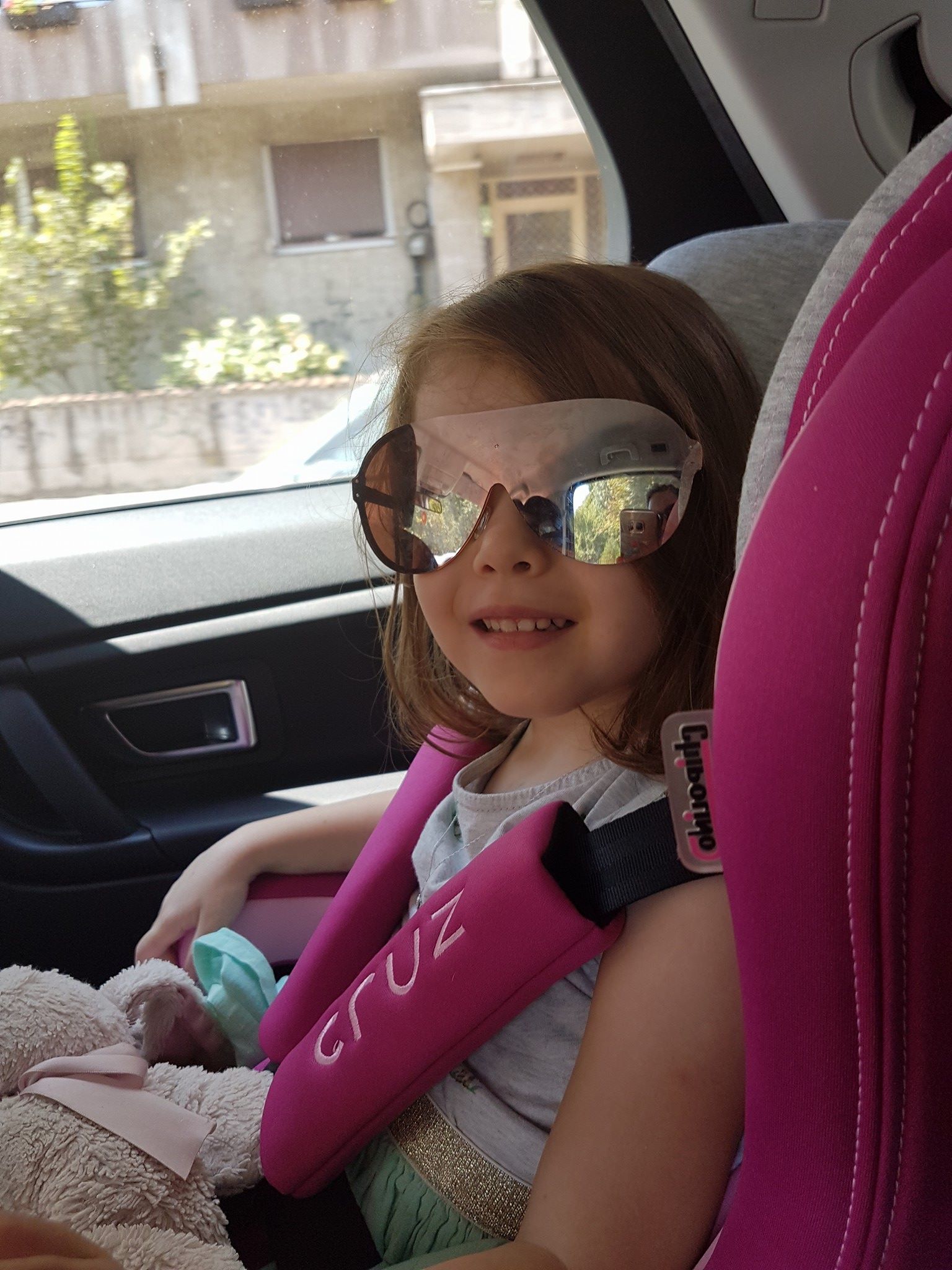 Oana Roman a plecat cu fetiţa la mare